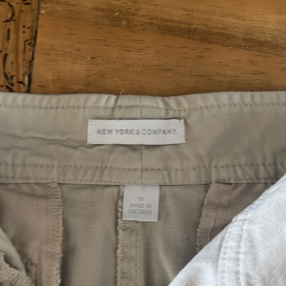 Shorts - Picture 3 of 3
